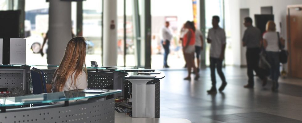 recruter hôtesse d'accueil