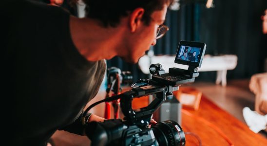 devenir-monteur-video-freelance