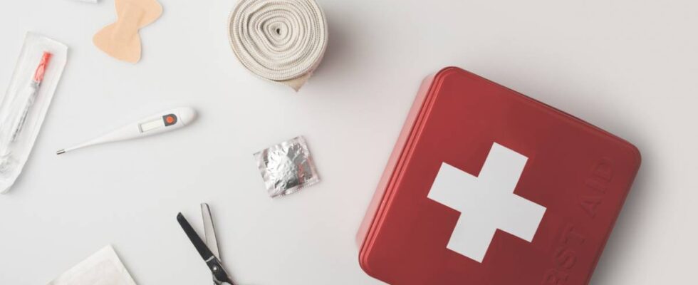 trousse-de-secours-les-criteres-a-considerer-pour-respecter-la-loi